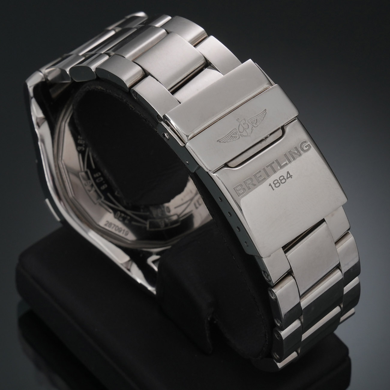 브라이틀링 어벤져 II GMT 상세 이미지